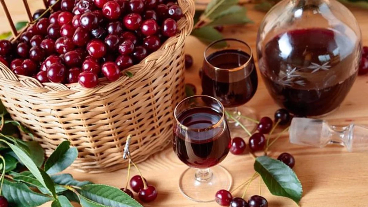 Les premières cerises, ne retirez pas les noyaux : faites-en cette boisson et tout le monde voudra la recette